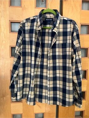 Mizzen+Main Navy and Cream Plaid Button-Down Shirt, L